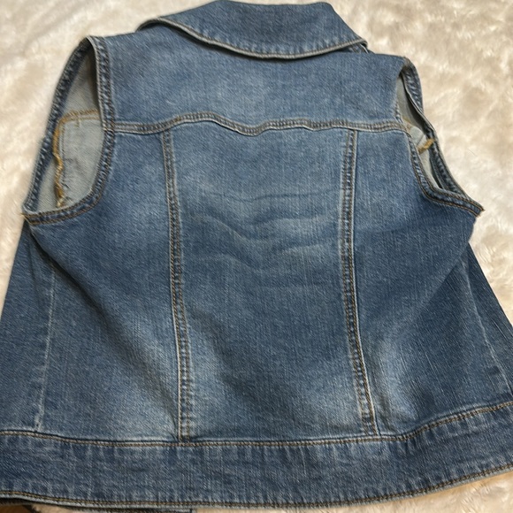 Jean jacket - Picture 9 of 11